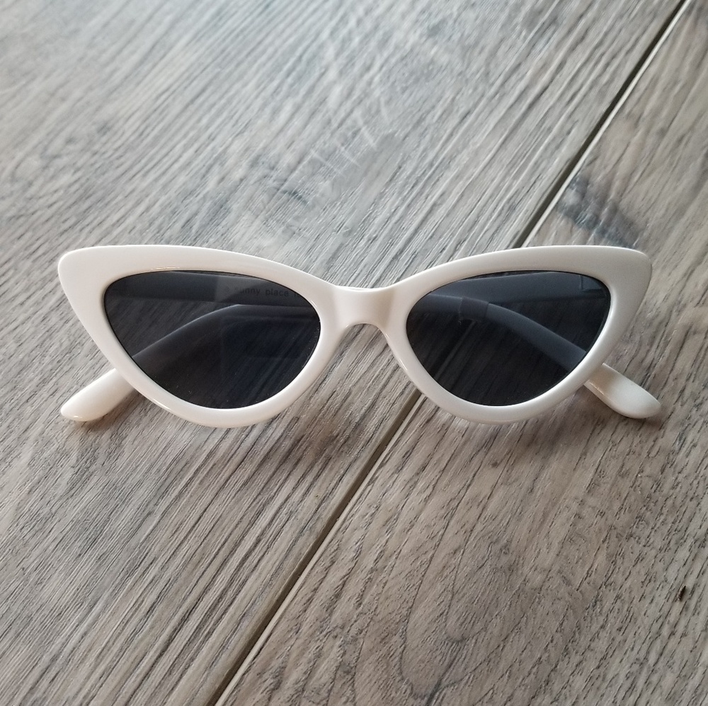 NWOT UO white cat eye 90s sunglasses